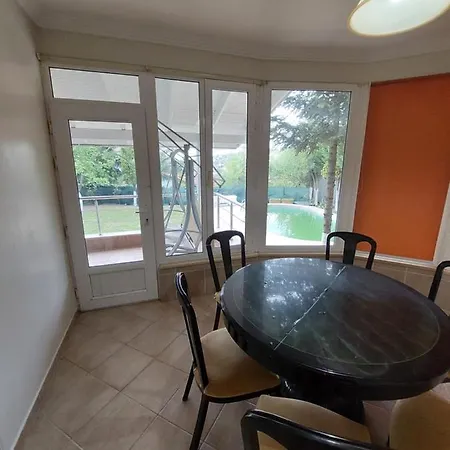 Da 3 1 Salon Muestakil Havuzlu Ve Jakuzili Sapanca