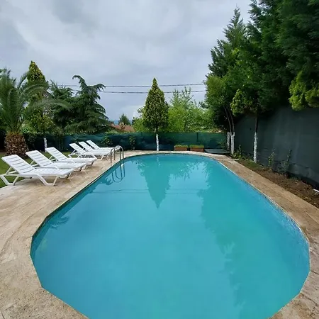 Otel Da 3 1 Salon Muestakil Havuzlu Ve Jakuzili